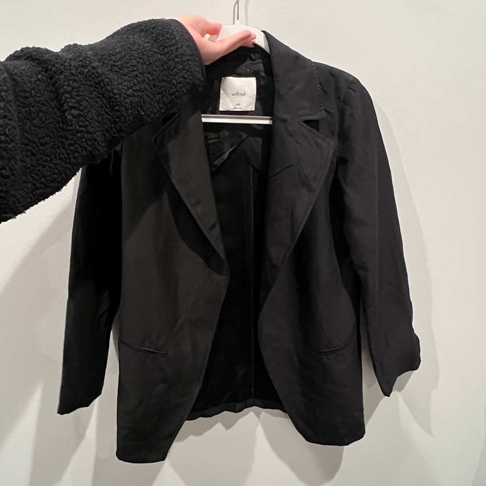 Black Aritzia Blazer